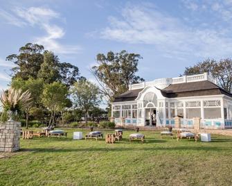 Wild Clover Cottages - Stellenbosch - Building