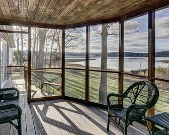 Greenport Waterfront Private Dock - Greenport - Balcony