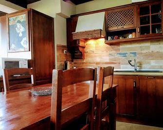 The Stone House Andromeda - Psakoudia - Comedor