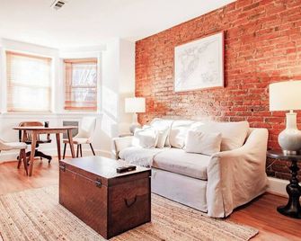 Quaint DC Private 1-Br Walk To Metro-Rail Subway - واشنطن د.ك. - غرفة معيشة