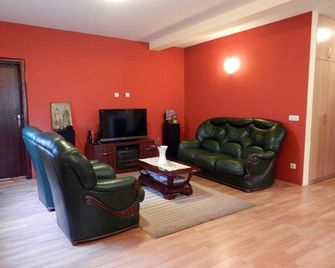 Hotel Topcider - بلغراد - غرفة معيشة