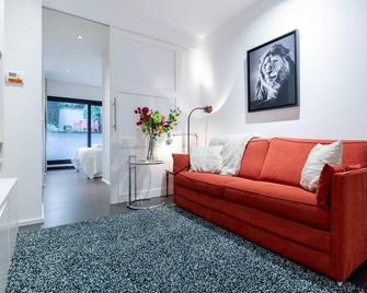 Deluxe Garden Condo Near Centre - Brussels - Living room