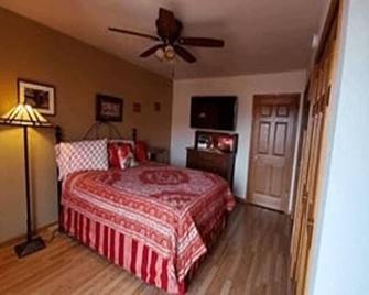 Boots House Summary: - Medora - Schlafzimmer