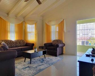 Ocean View Get Away - פאלמאות' (ג'מייקה) - סלון