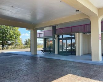 Millennium Inn - Hattiesburg - Salónek
