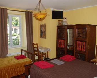 La Vieille Auberge - Saint-Privat-d'Allier - Bedroom