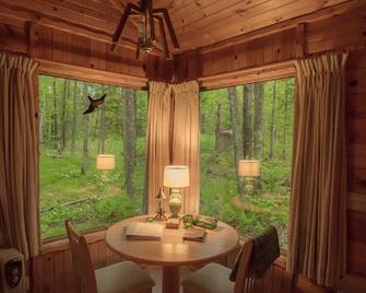 Shire In The Woods - Finlayson - Comedor