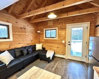 Junction 19 & Company - New Vacation Retreat - Located in the heart of Fort Kent - Fort Kent - Soggiorno