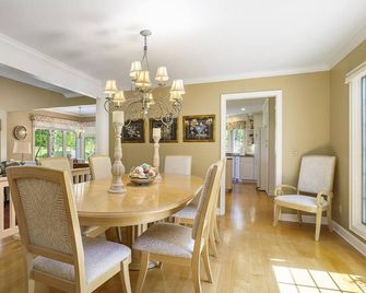 4 Seasons Golf Course View ~ Birchwood Farms Golf and Country Club Home - Harbor Springs - Comedor