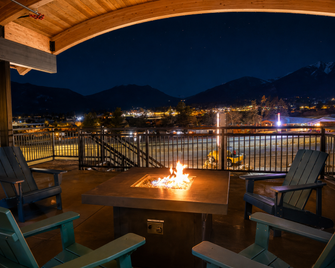 Expedition Lodge Estes Park - אסטס פארק - מרפסת