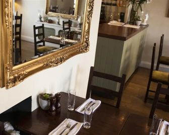 The White Horse Hotel - Pulborough - Restaurant