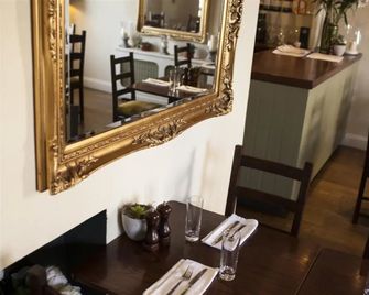 The White Horse Hotel - Pulborough - Restaurace