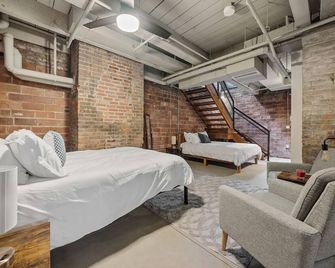 2125 Superior Living - Cleveland