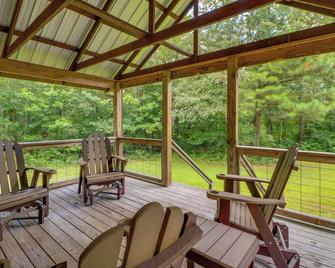 Serene and Secluded Alabama Cabin with Covered Deck! - Fort Payne - Balcony