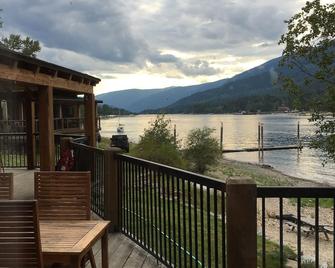 Beautiful Newer Waterfront Home - Balfour - Balcony