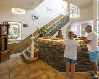 Porth Veor Manor Villas & Apartments - Newquay - Receptionist