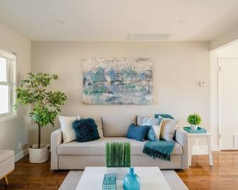 Sunny House with Hot tub near Stanford - Redwood City - Living room