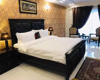 Royaute Luxury Hotel Sialkot - Siālkot - Bedroom