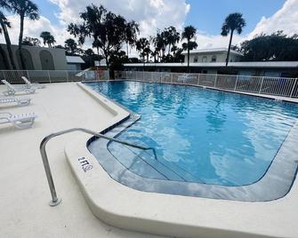 Rodeway Inn - Silver Springs - Pool