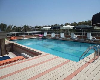 Zeus Hotel - Taşucu - Piscina
