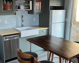 Charming newly renovated and furnished 1-bedroom house in Historic Bristol, RI - Bristol - Cocina