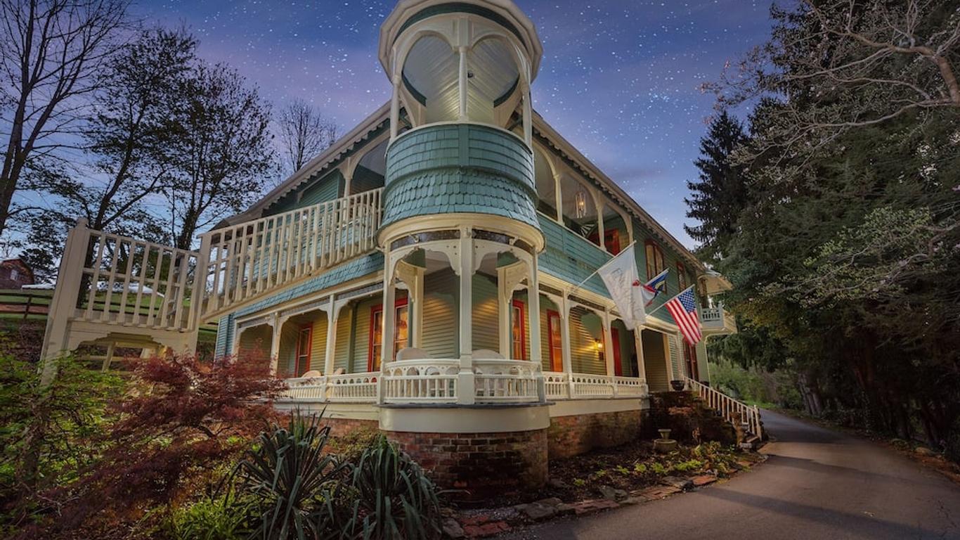 Engadine Inn and Cabins