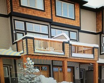 Ski pano-35km or kicking horse-104km great snow, unit affordable rate for 6pax - Radium Hot Springs - Building