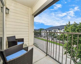 Mid-rise King in the Heart of Downtown + Midtown - Houston - Balcón