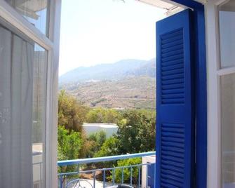 Pension Askas - Ormos Aegialis - Balcón