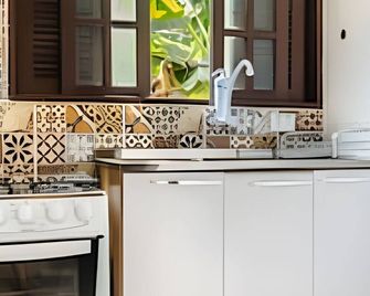 Chalés da Libélula | Refúgio entre praia e natureza em Ilhabela - Ilhabela - Kitchen