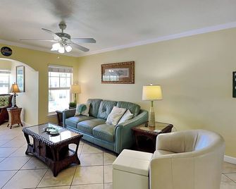 Barefoot Beach Resort B-201 - Indian Shores - Living room