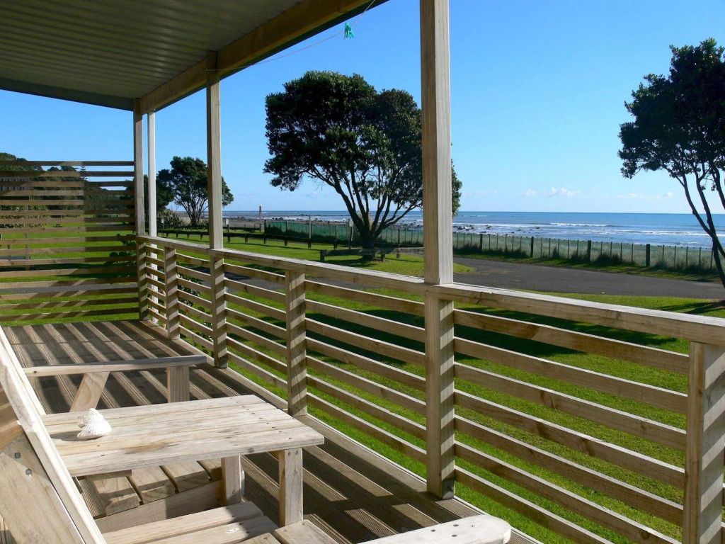 Oakura Beach Holiday Park - אוקורה - מרפסת