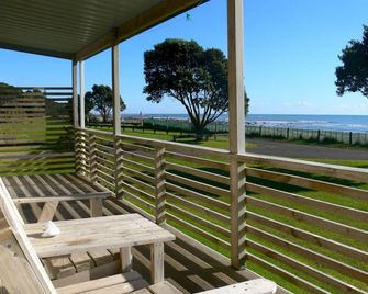 Oakura Beach Holiday Park - Oakura - Balkon