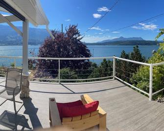 Shuswap lake house with private beach,dock, multiple decks - Tappen - Balcony
