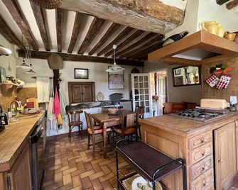 A pastoral setting within reach of seaside (12-25 kms) - Sleeps 6-8 - Manneville-la-Raoult - Cuisine