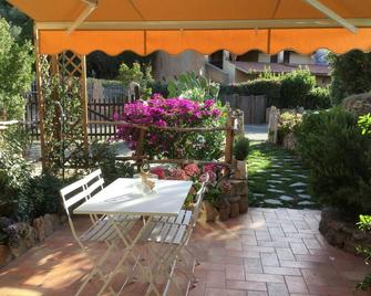 Small Cozy House with garden in Costa Smeralda - Arzachena - Patio