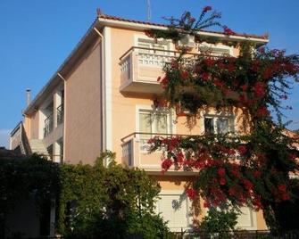 Theodora Studios & Apartments - Skala - Gebäude