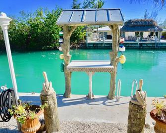 Duplex In Duck Key, 2 Bedroom/2 Bath, W/Private 90' Dock, Trailer Storage - Duck Key - Piscina