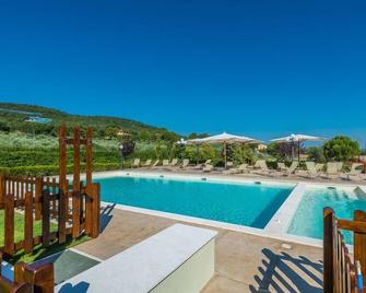 Relais Paradiso Resort & Spa - Marcellano - Piscina