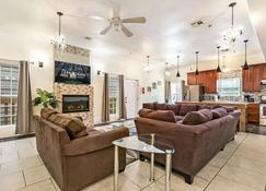 Spacious Condos In Downtown Nola - New Orleans - Huiskamer