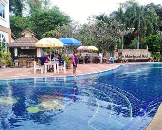 Major Grand Hotel - Chum Phae - Piscina