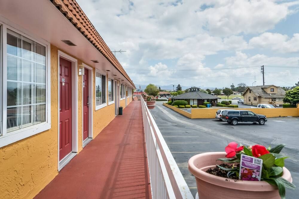 Hollister Inn - Hollister - Balkon