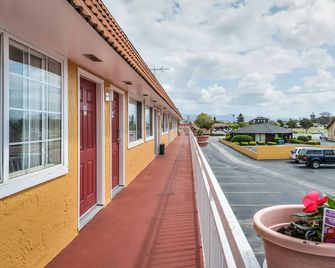 Hollister Inn - Hollister - Balkon