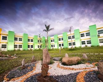 Go Hotels Dumaguete - Dumaguete City - Building