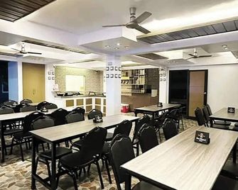 At The Pad Hotel And Resort - Angeles City - Restaurant