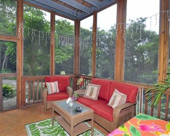 The Eden Lounge Villa For Budget-Minded Travelers' Dream! - Saint John - Sala de estar