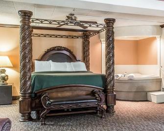 FairBridge Inn & Suites Poconos - Stroudsburg