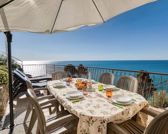 2 Bedroom Awesome Home In Cipressa - Cipressa - Balcón