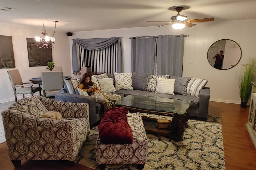 Well stocked 3-bedroom house in best part of peaceful Picayune with games, BBQ. - Picayune - Soggiorno