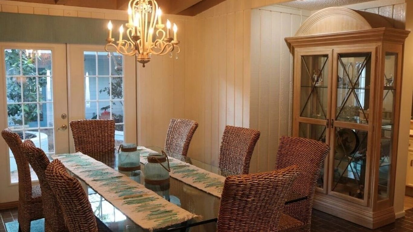 D&R Pelican Bay Resort